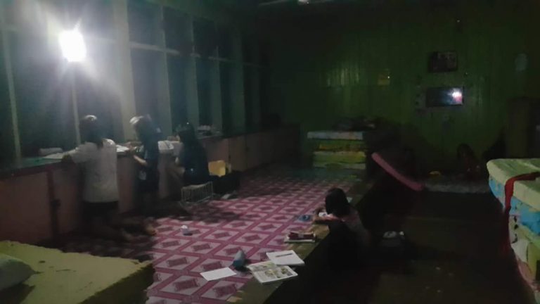 Minyak Genset Tiada, Terpaksa Guna Lampu Picit