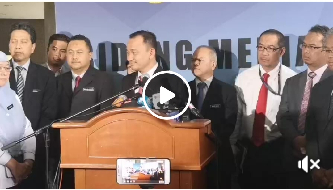 Maszlee Malik Letak Jawatan Sebagai Menteri Pendidikan