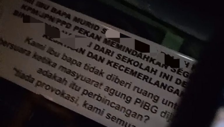 Ibu Bapa gantung banner desak Guru Besar dipindahkan