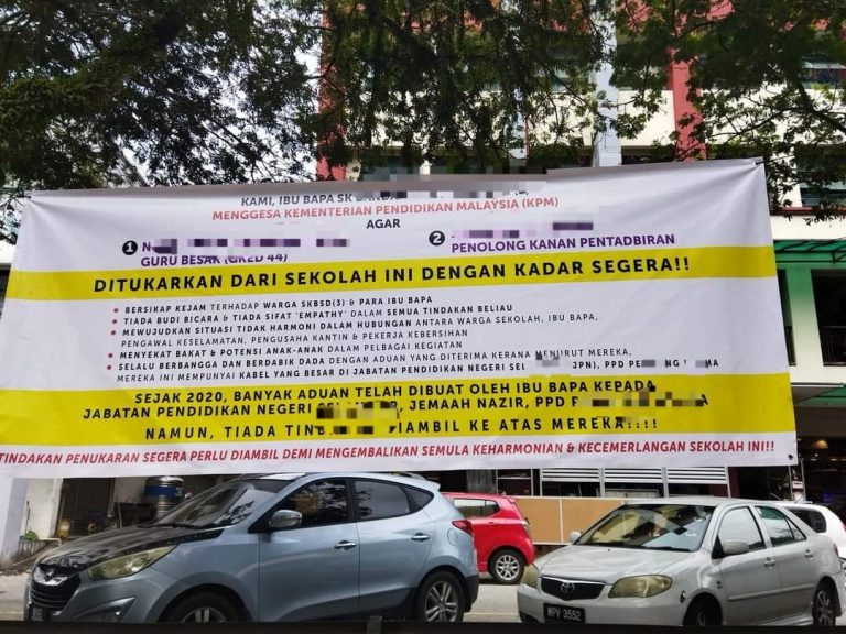 Lagi kes desak GB ditukarkan, Ibu bapa gantung banner