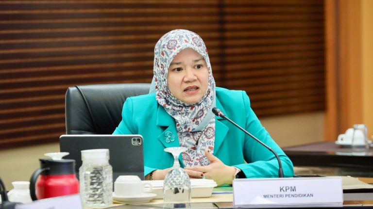 ‘Tiada kompromi’- Fadhlina sahkan ada siasatan kes murid dijemur tengah panas
