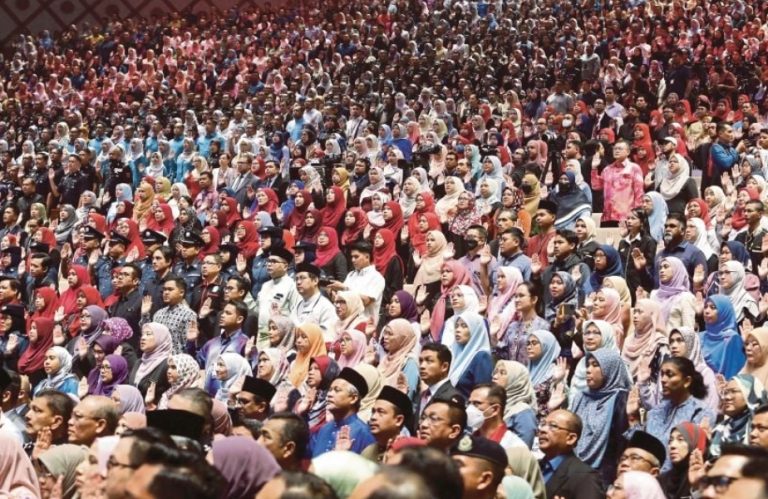 Mekanisme pelarasan gaji penjawat awam bakal diumum bulan depan