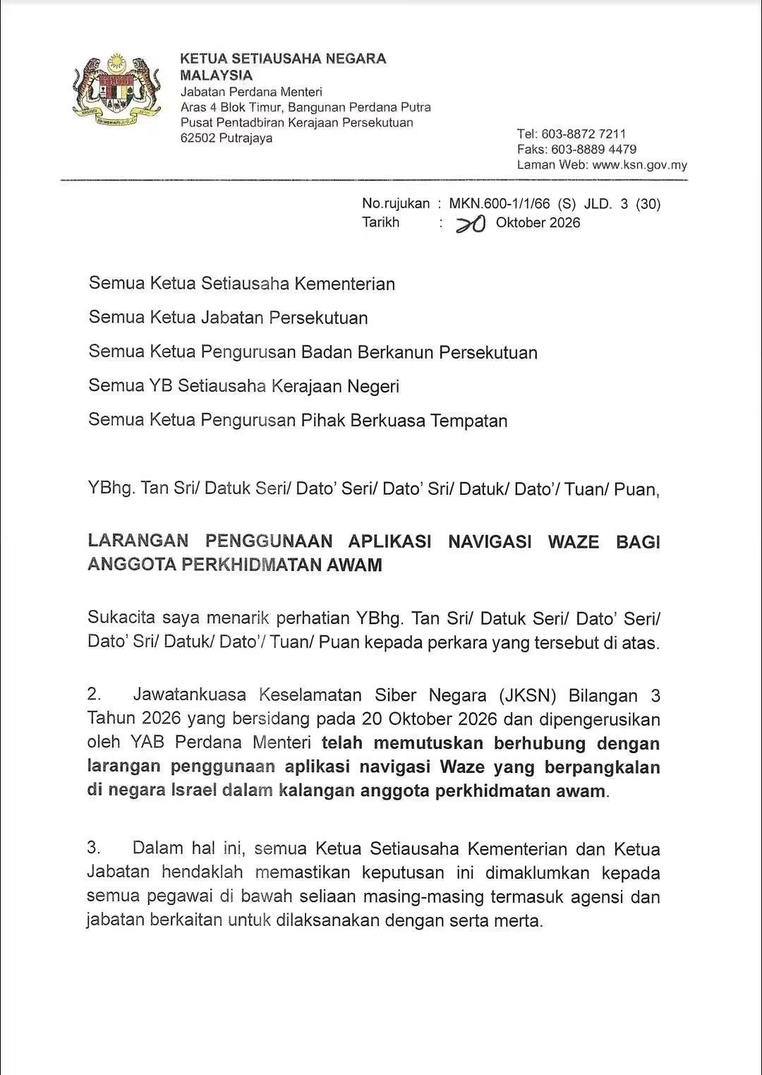Surat arahan Ketua Setiausaha Negara mengenai larangan penggunaan Waze bagi penjawat awam bertarikh 20 Oktober 2026, halaman 1